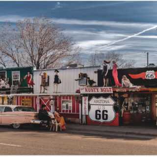 Artland Wandbild Historische Route 66 in Seligman, Amerika, (1 St.), in vielen Größen & Produktarten - Alubild / Outdoorbild für den Außenbereich, Leinwandbild, Poster, Wandaufkleber / Wandtattoo auch für Badezimmer geeignet